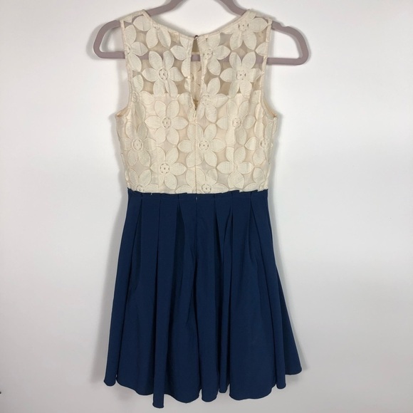 Altar’d state dress - Picture 7 of 10